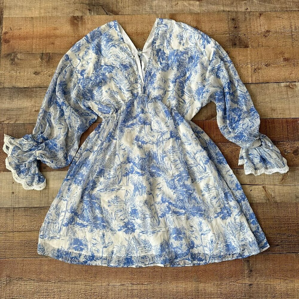 BTFL-life Vintage Blue & White Floral Dress With Puffed Sleeves & Lace Trim